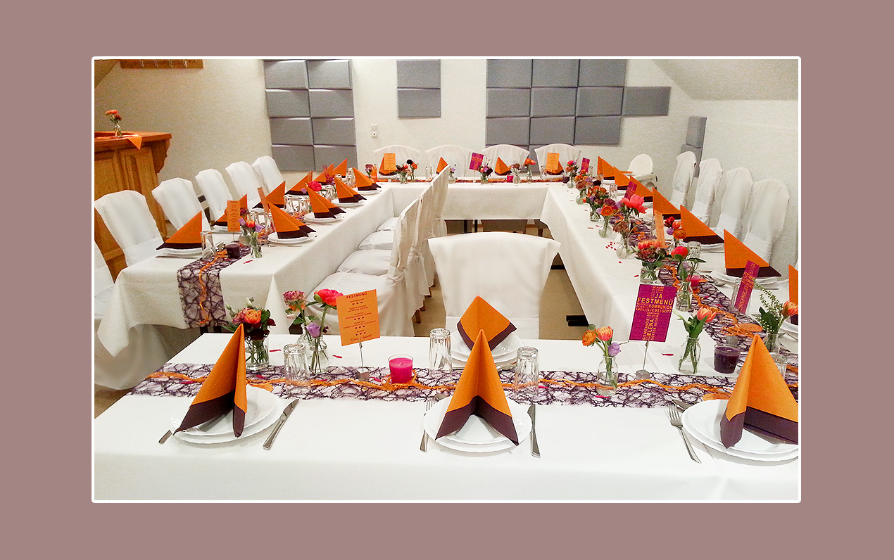 Tischdeko-Lila-Orange_Hochzeit